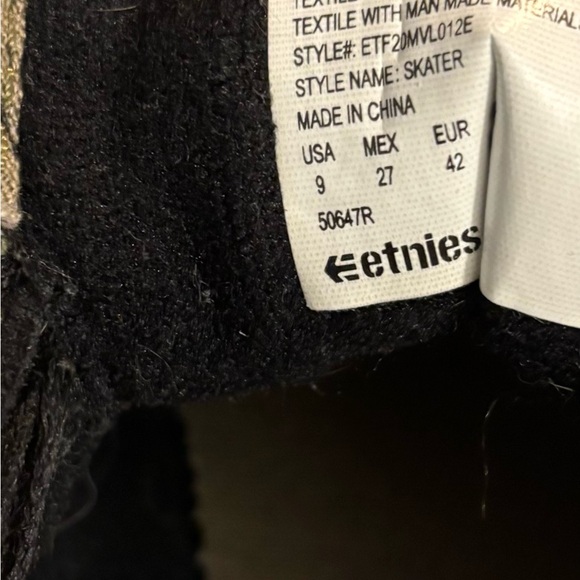 Etnies Green Sneakers with Canvas Upper and Black Rubber Sole - Picture 5 of 5